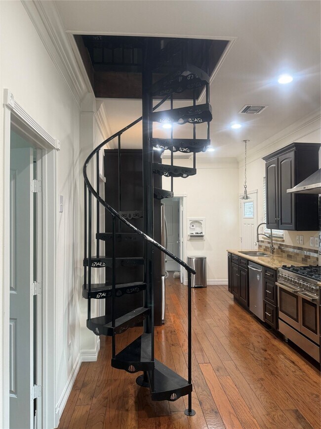 Photo - 3911 Barnes St