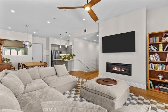 Building Photo - 4322 Gentry Ave Unit 103