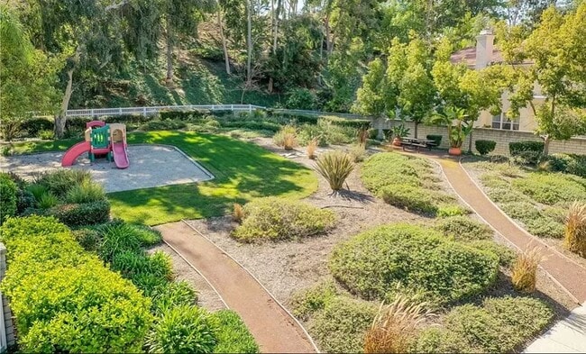 1910 Palomino Dr