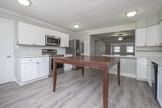 Photo - 690 2nd Ave