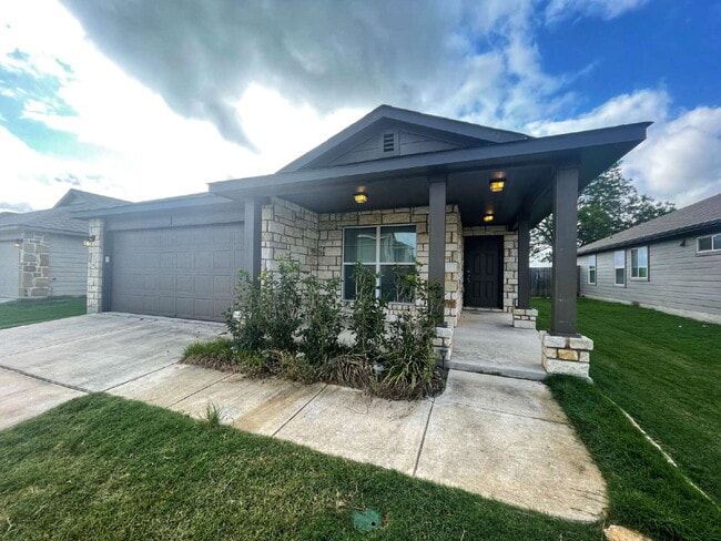 Building Photo - Charming single story 3-bedroom 2-bath hom... Rental