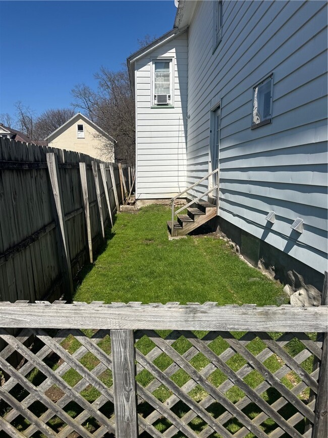 Photo - 113 W Main St