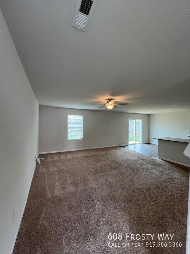 Photo - 608 Frosty Way