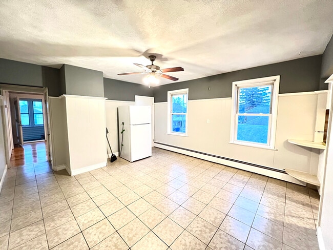 Building Photo - 36 Ferncliff Ave Unit 2