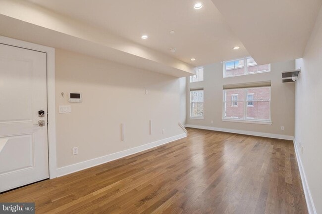 Photo - 1821 Carpenter St Unit #B