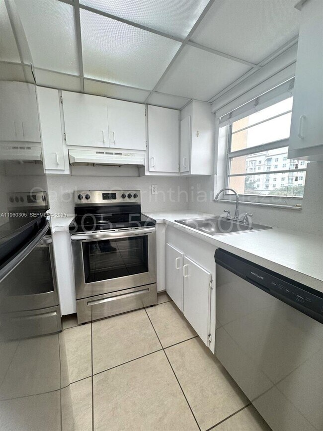 Photo - 22 Salamanca Ave Unidad 505