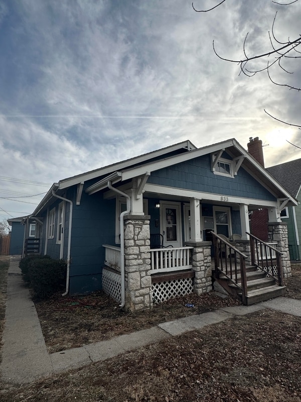 Building Photo - 833 E 21st Ave