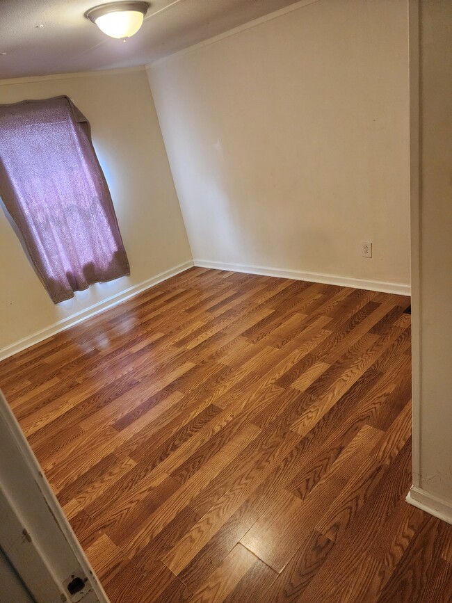 Building Photo - 581 Ila Rd