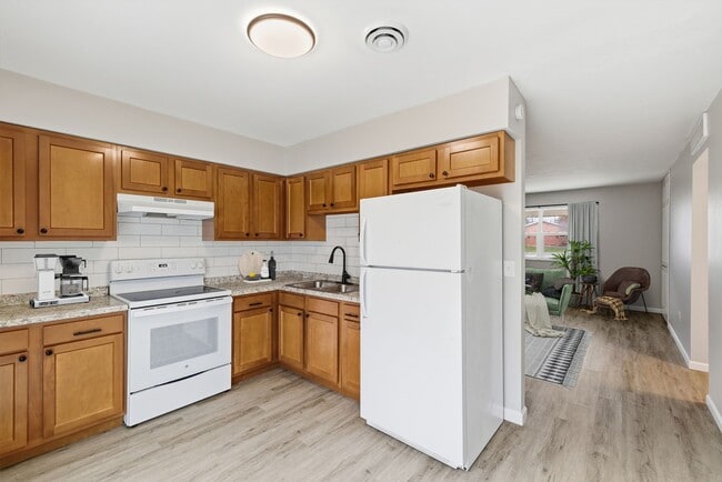 Photo - 84 Lasalle St