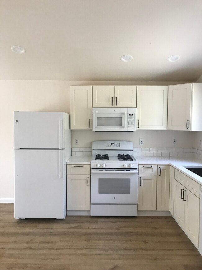 Photo - 224 NE Jefferson St Unidad 224 A