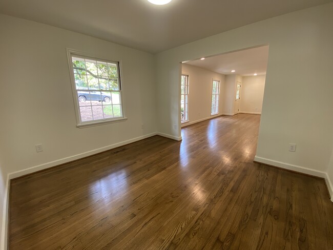 Photo - 1719 Windsor Blvd