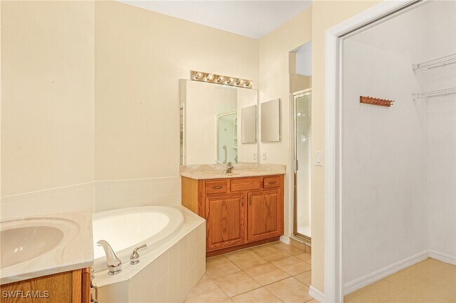 Photo - 7780 Woodbrook Cir Unidad 2704