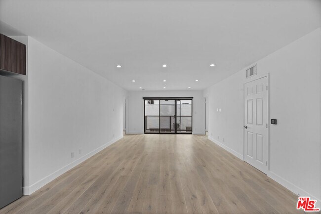 Photo - 725 N Alfred St Unidad 202