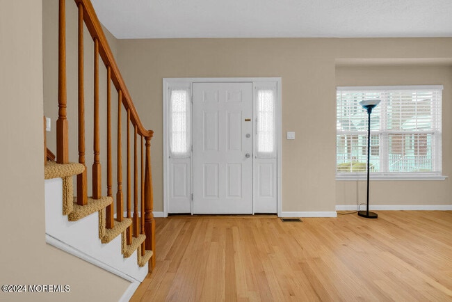 Photo - 87 Richmond Ct S
