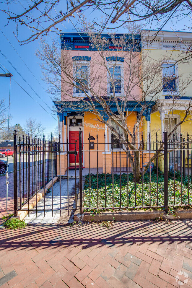 Building Photo - 301 S Laurel St Rental