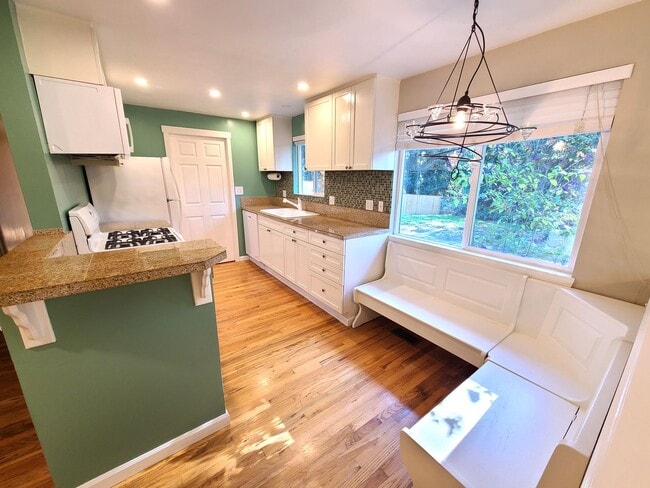 Photo - Charming 3Bd/2Ba Kirkland Home with Huge Yard!