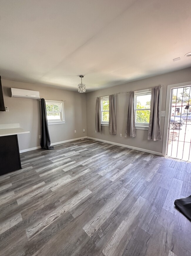 Photo - 732 Twin Oaks Ave