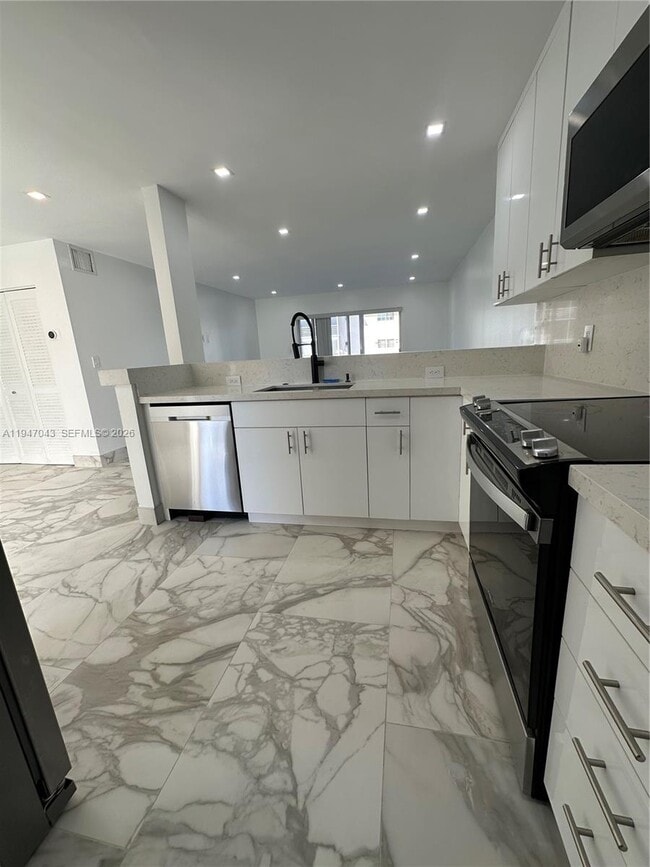 Photo - 4100 N 58th Ave Unit 211