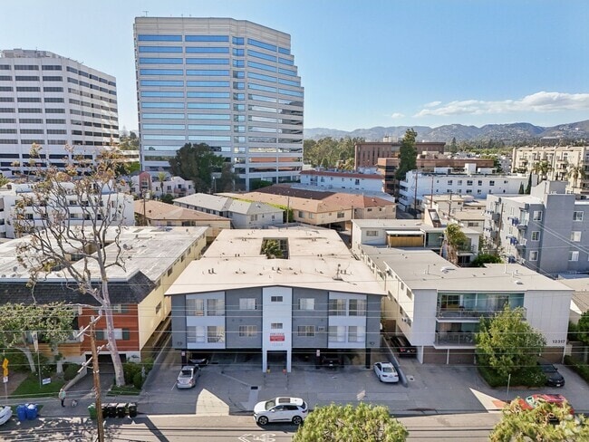 Building Photo - 12323 Texas Ave Rental