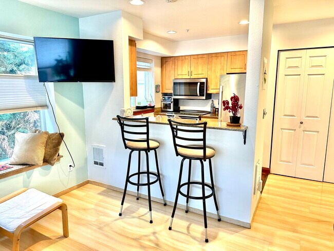 Photo - 712 E Denny Way Unit 403