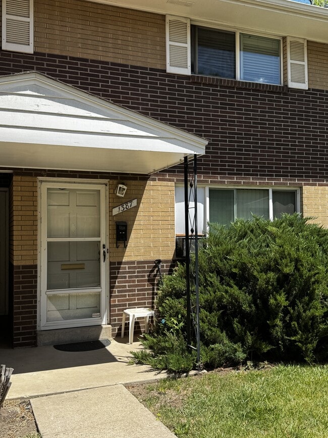Photo - 1387 Vance St