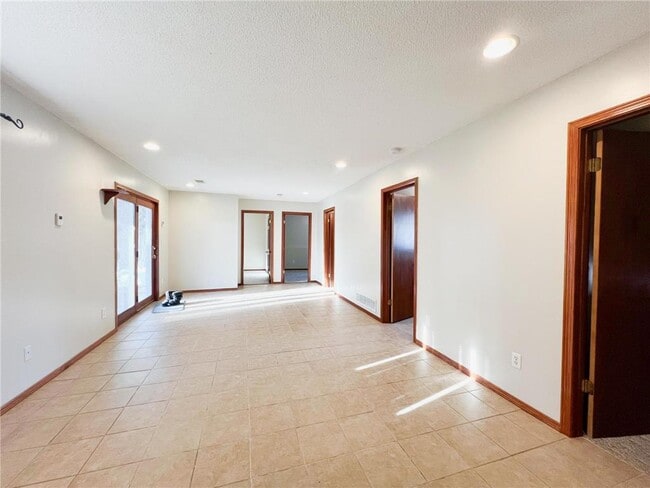 Photo - 11331 W River Rd