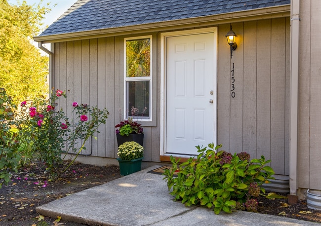 Building Photo - Townhouse style condo in Beaverton!