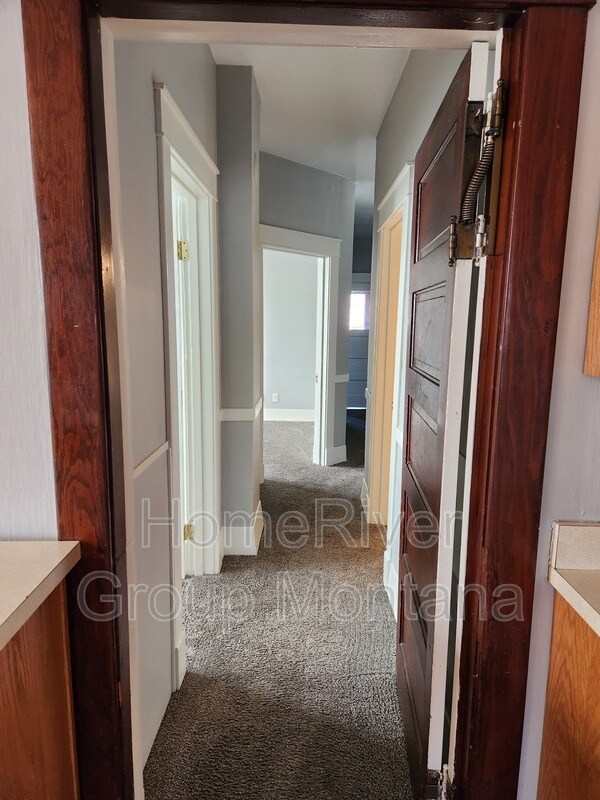 Photo - 538 S 3rd St W