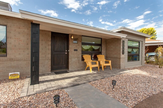 Photo - 2545 E Turney Ave