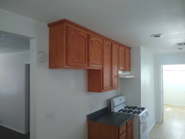 Building Photo - G03- 626&amp;626.5 OLIVE ST Unit 626.5 Rental