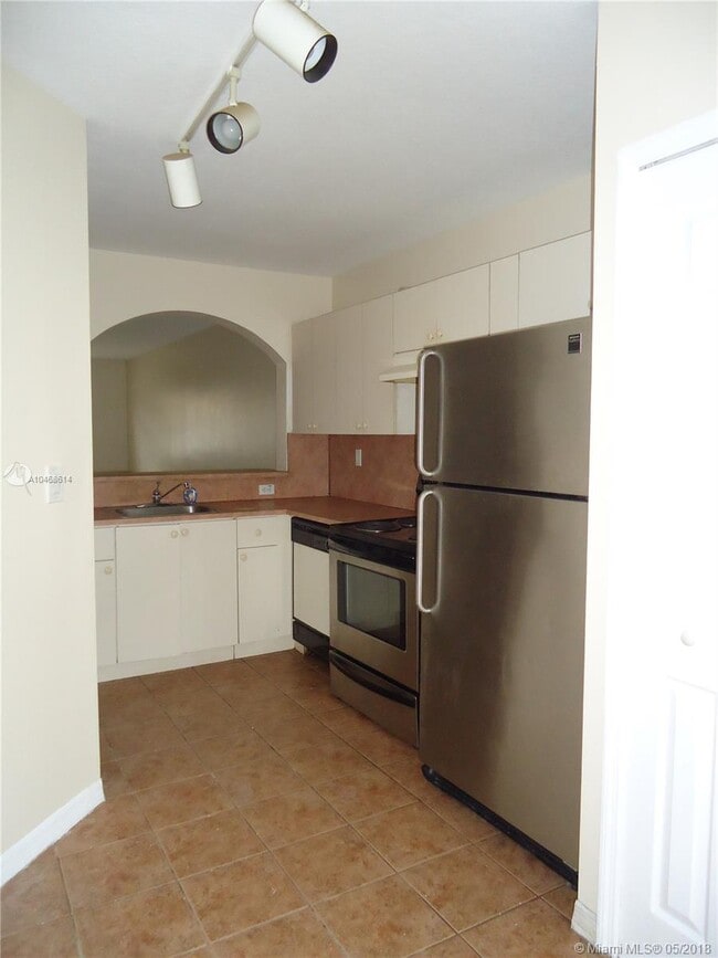 Photo - 945 NE 33rd Ter Unit 102