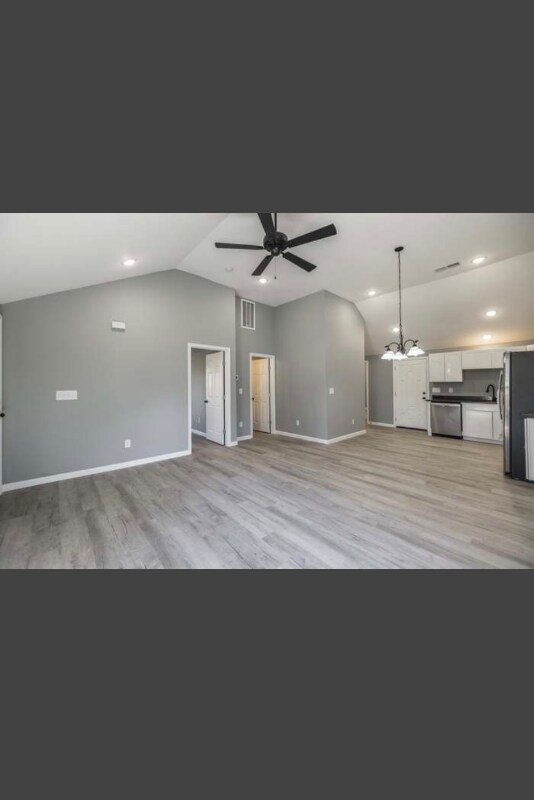 Photo - 200 Dollar Blvd