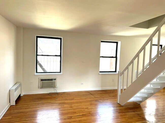 Photo - 2 bedroom in New York NY 10019 Unidad 4B Rental
