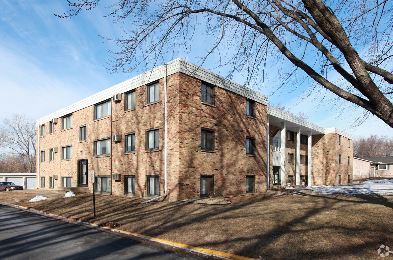 Winnetka Manor Apartments - Winnetka Manor Apartments