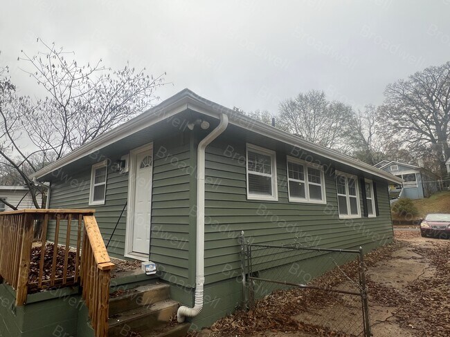 Building Photo - 955 Byron Dr SW