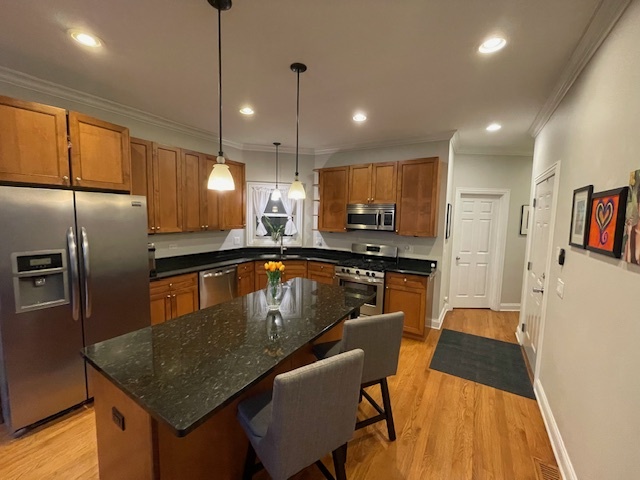 Current kitchen - 1711 S Racine Ave Condominio Unidad 2