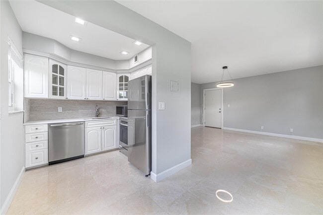 Photo - 609 NE 13th Ave Unidad 303