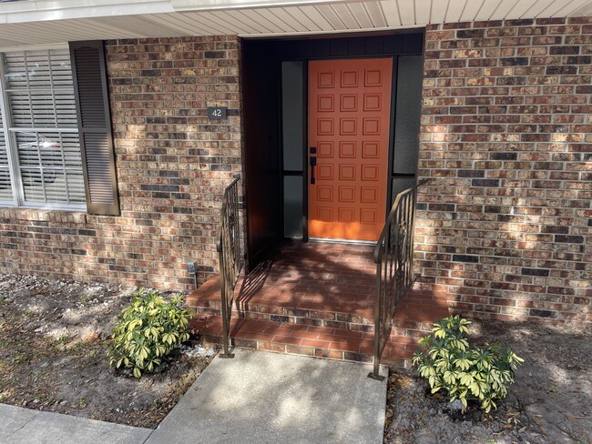 42 W Highbanks Rd
