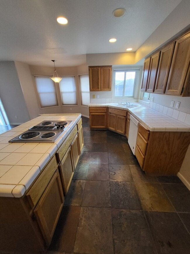 Photo - 323 Stillwater Dr