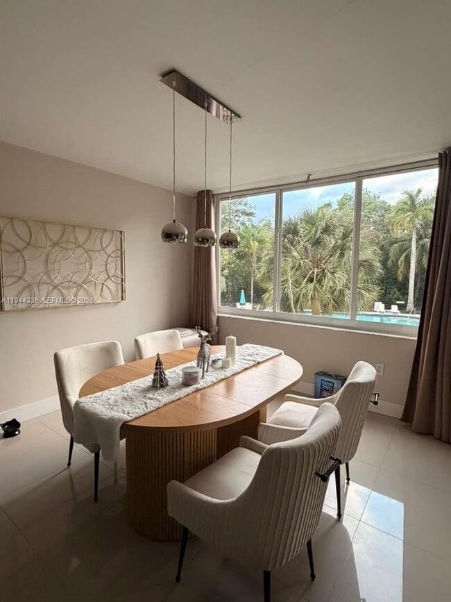 Photo - 17890 W Dixie Hwy Unit 210