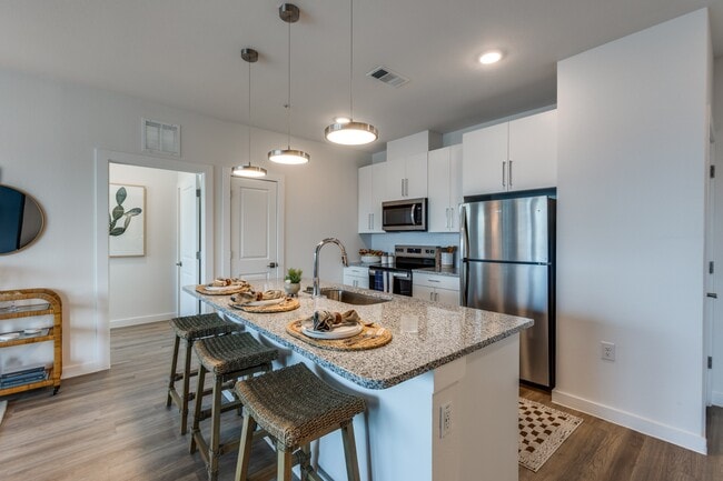 Building Photo - Ivy Heights Rental