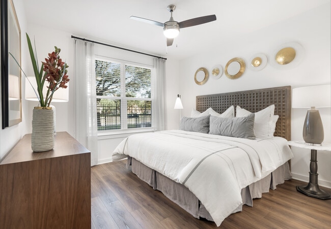 Photo - Hanover Lakemont