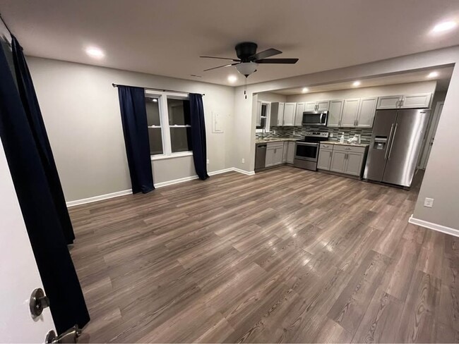 Photo - 1917 Hughes Ave