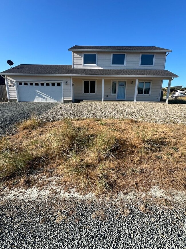 Building Photo - Beautiful 3 bedroom, 2 1/2 bath House with Ocean View!