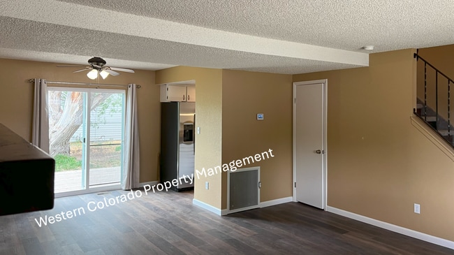 Photo - 3058 Hill Ave