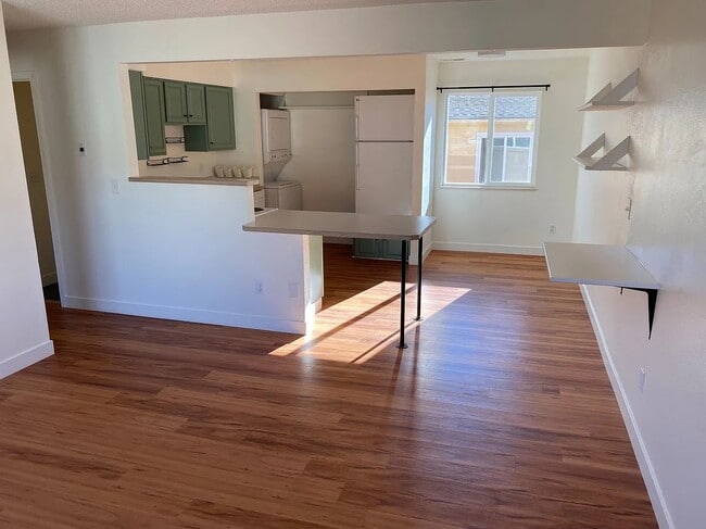 Building Photo - Riverbend Fourplex Unit D