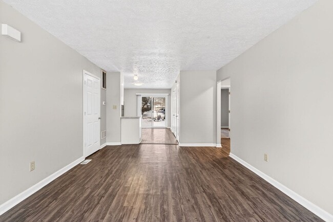 Building Photo - 231 Lark Dr Unit 2