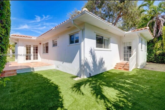 4943 Riviera Dr