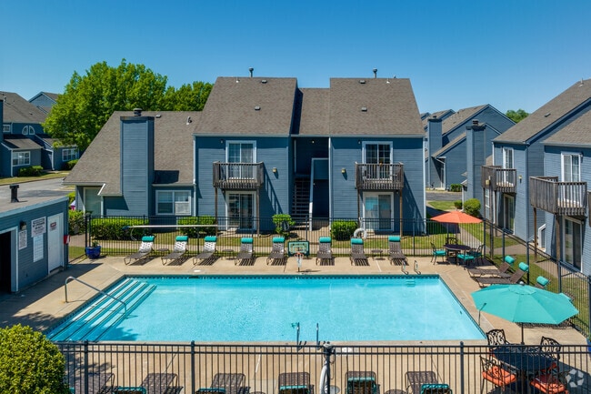 Lexington Commons - Pool