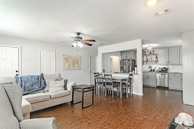 Photo - 213 NW Jayellen Ave